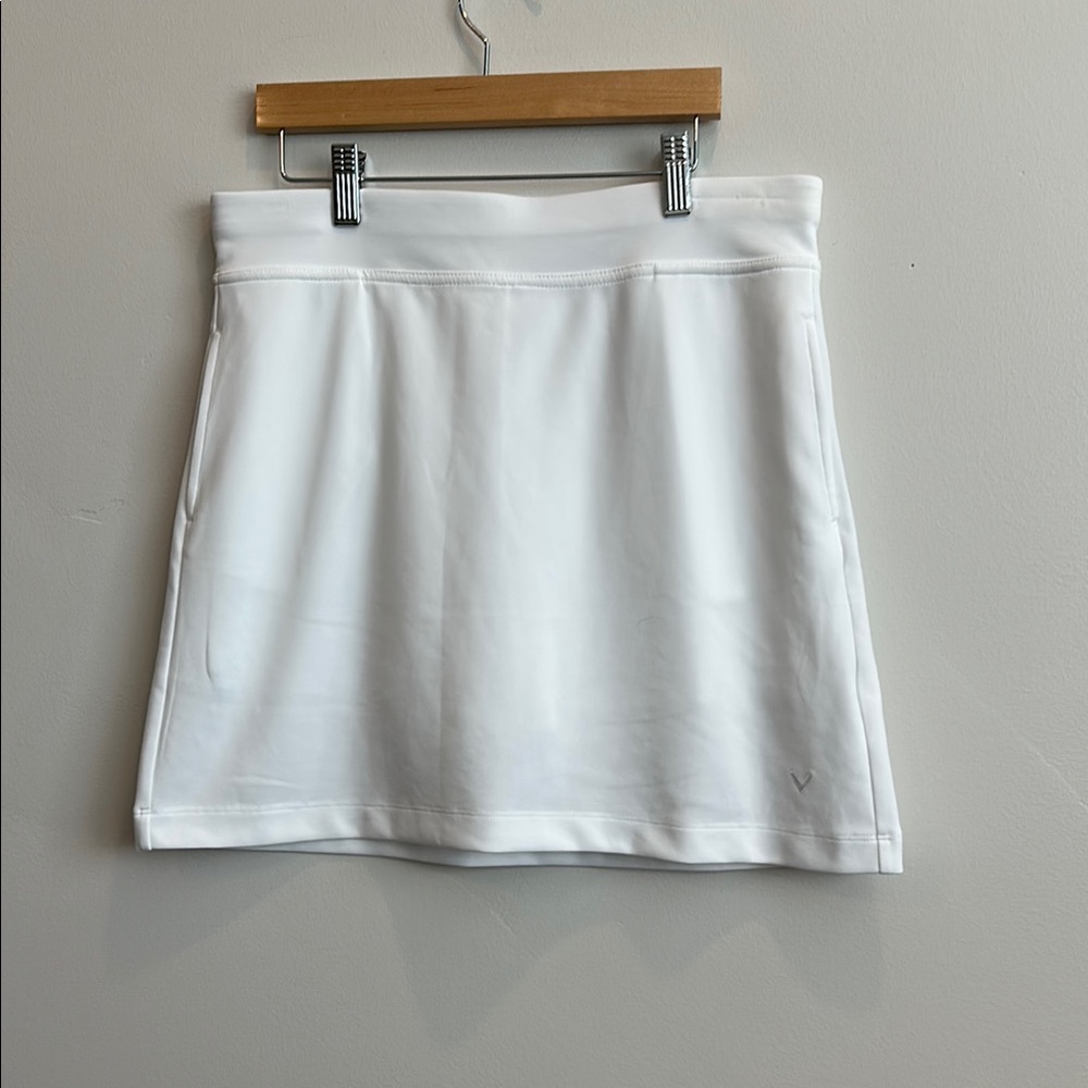 Callaway White A-Line Mini Skirt for Casual Wear. Size M.
